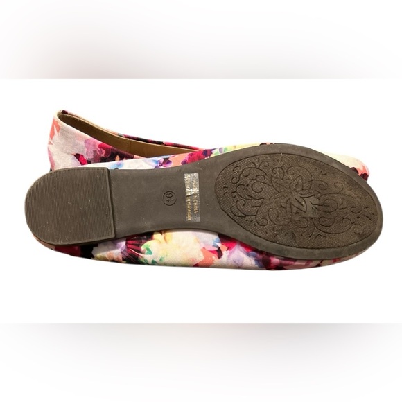 Red and Pink Floral Ballet Flats - Picture 6 of 8